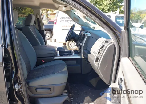 2016 Ram 1500 Big Horn z USA, uszkodzony, nr VIN 3C6RR7LT1GG275952